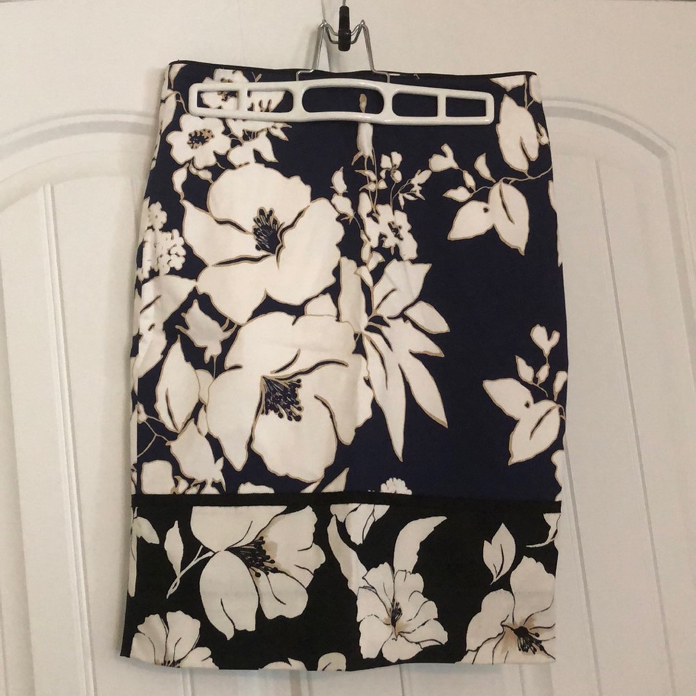 White House Black Market Floral Pencil Skirt